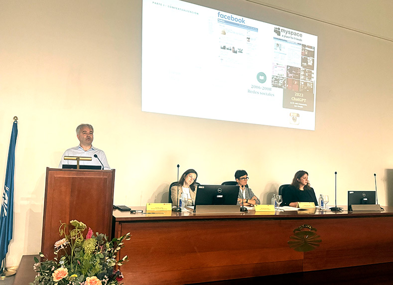 Javier impartiendo la charla de clausura